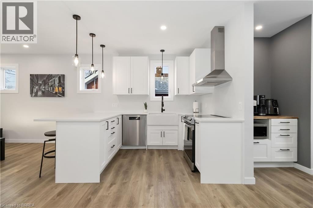 288 Marlborough Street, Brantford, ON - Indoor Photo Showing Kitchen With Upgraded Kitchen