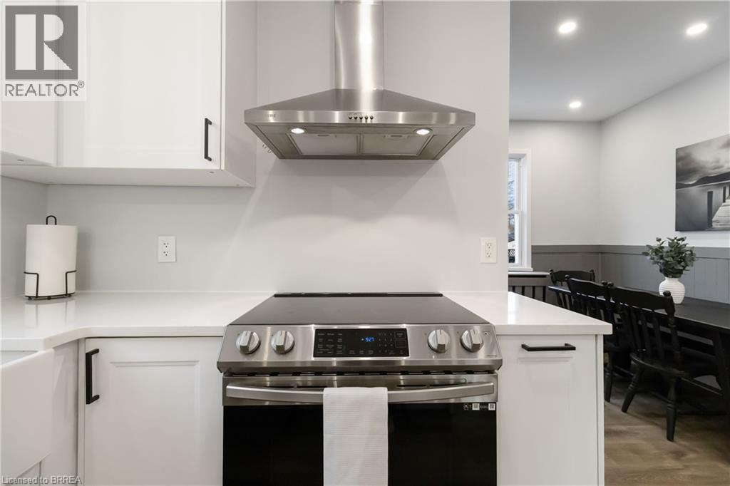 288 Marlborough Street, Brantford, ON - Indoor Photo Showing Kitchen