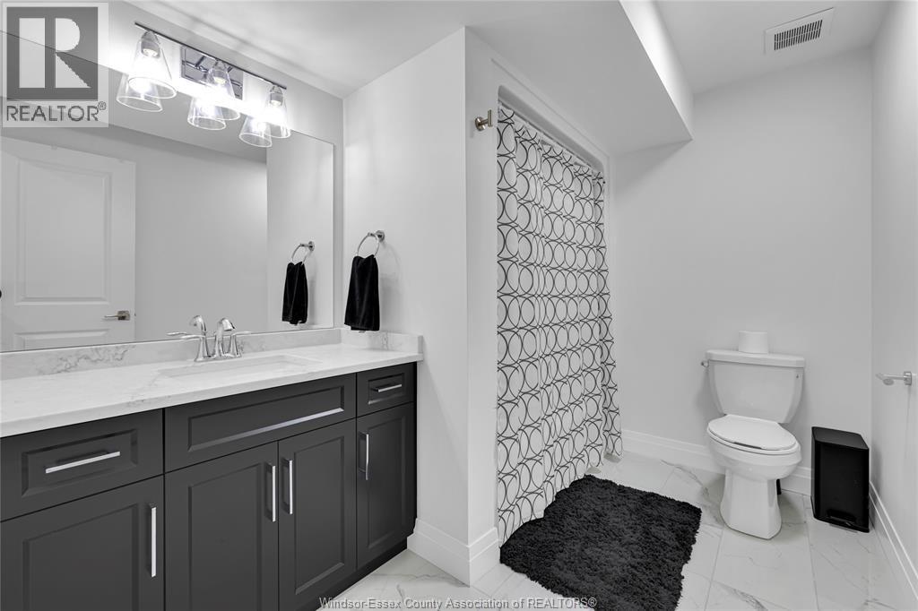 385 Matese Street, Lakeshore, ON - Indoor Photo Showing Bathroom