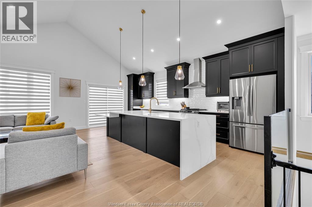 385 Matese Street, Lakeshore, ON - Indoor Photo Showing Kitchen With Upgraded Kitchen