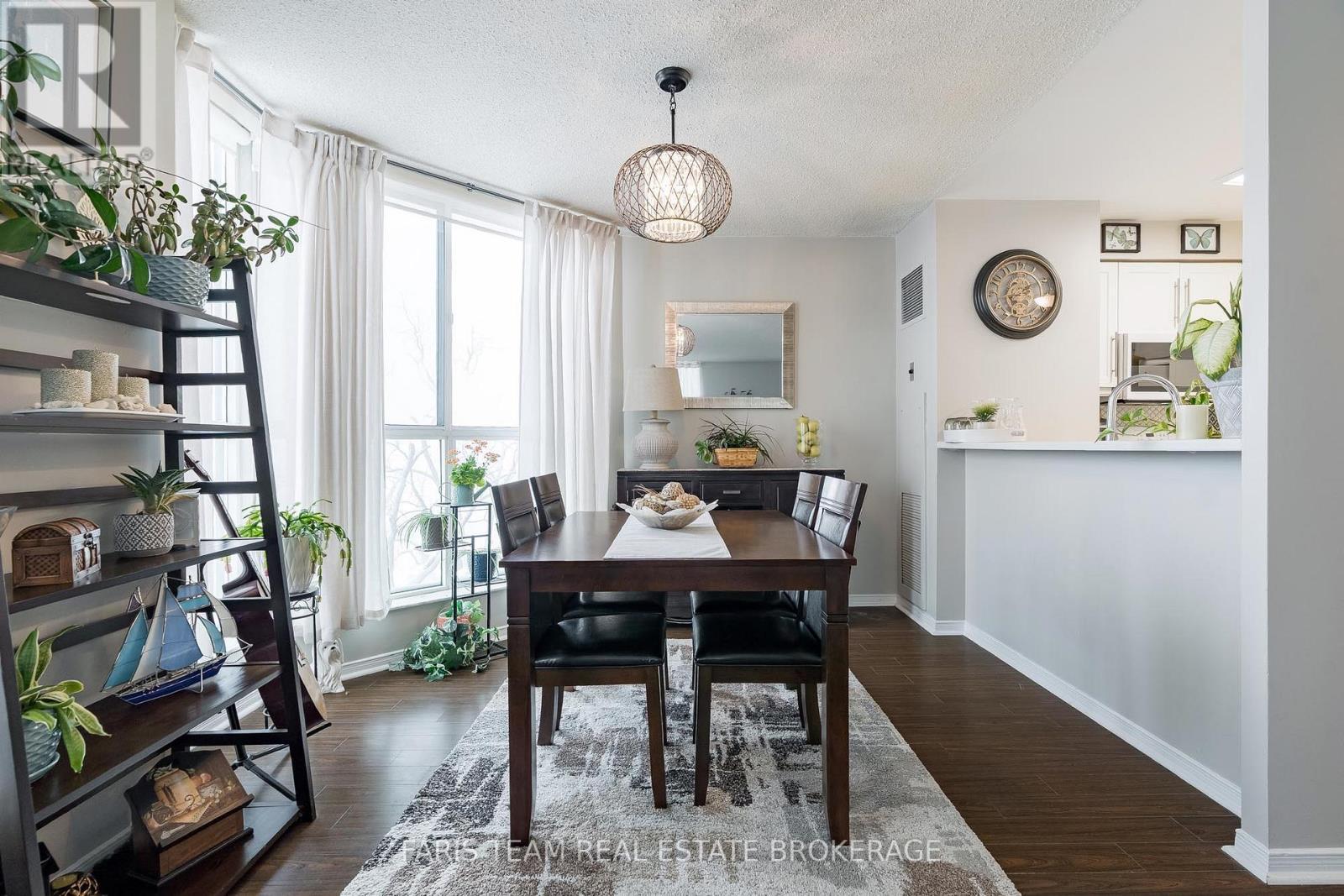 511 - 150 Dunlop Street E, Barrie, ON - Indoor Photo Showing Dining Room