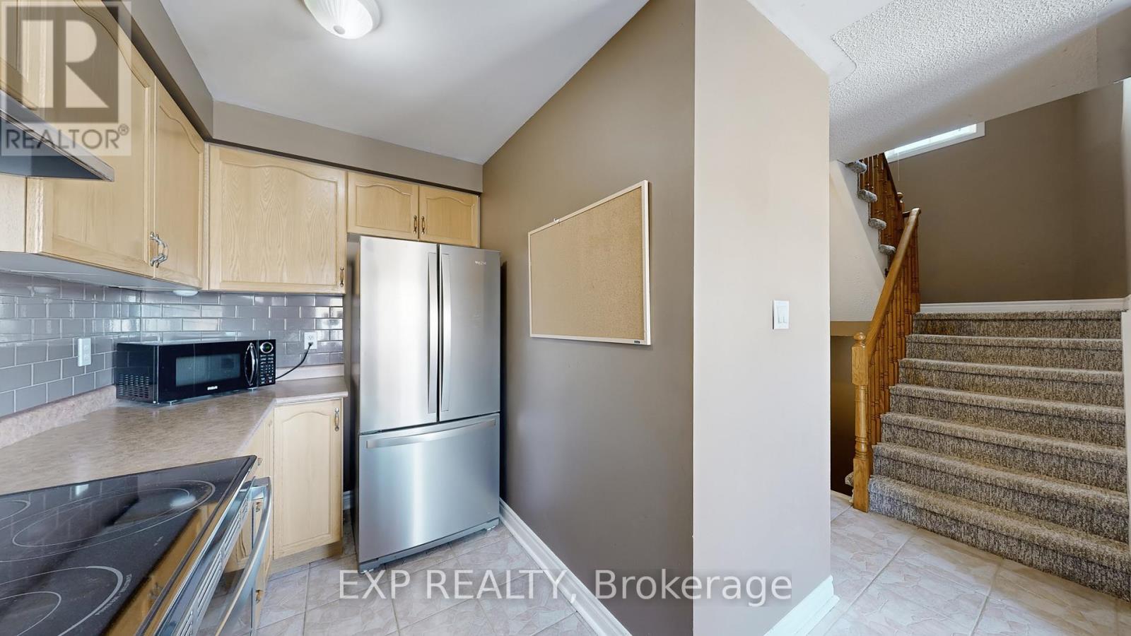 33 Wrendale Crescent, Georgina, ON - Indoor Photo Showing Kitchen
