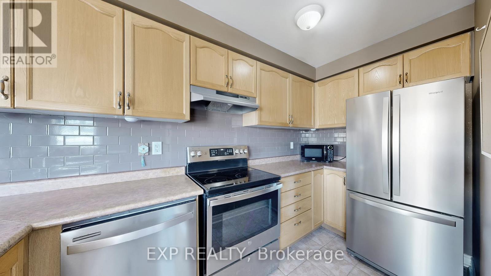 33 Wrendale Crescent, Georgina, ON - Indoor Photo Showing Kitchen