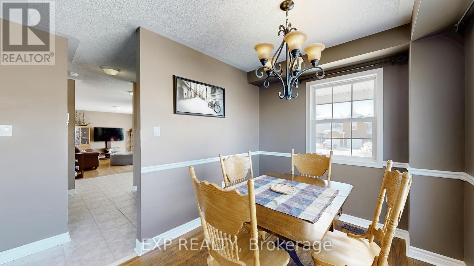 33 Wrendale Crescent, Georgina, ON - Indoor Photo Showing Dining Room