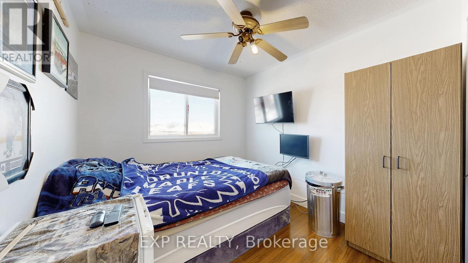 33 Wrendale Crescent, Georgina, ON - Indoor Photo Showing Bedroom