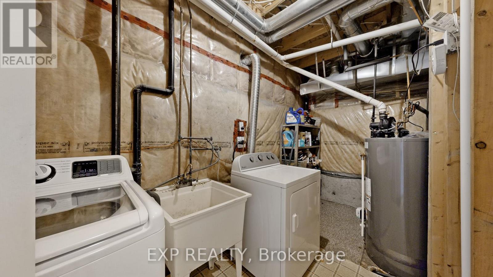 33 Wrendale Crescent, Georgina, ON - Indoor Photo Showing Laundry Room