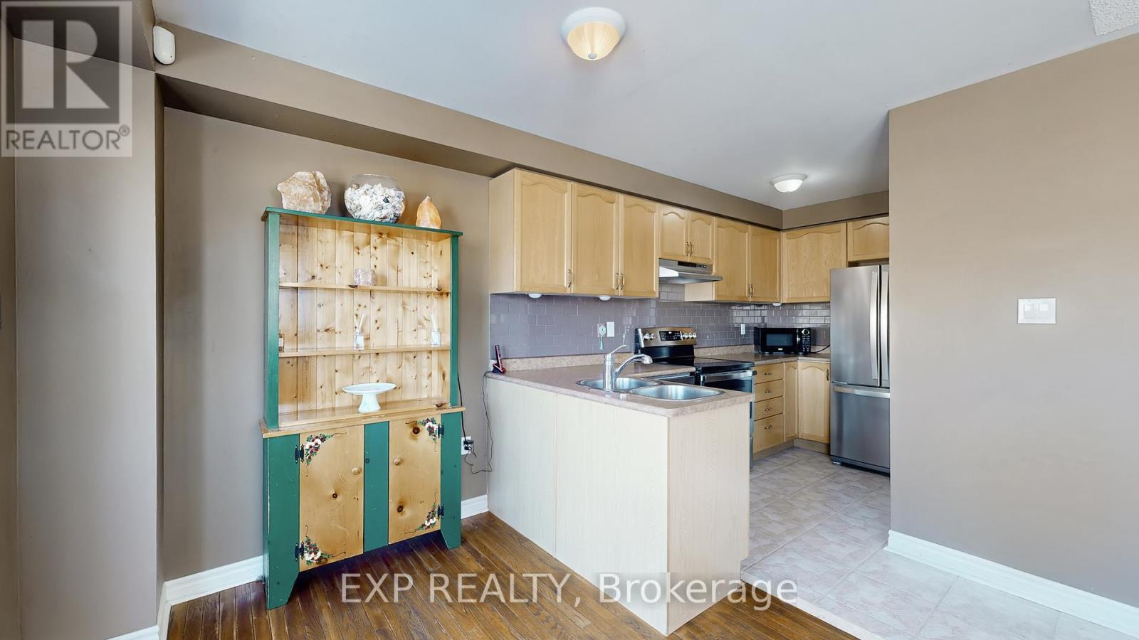 33 Wrendale Crescent, Georgina, ON - Indoor Photo Showing Kitchen