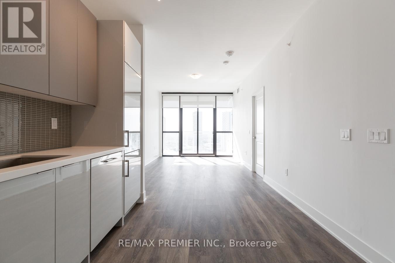 3606 - 2916 Highway 7, Vaughan, ON - Indoor Photo Showing Kitchen