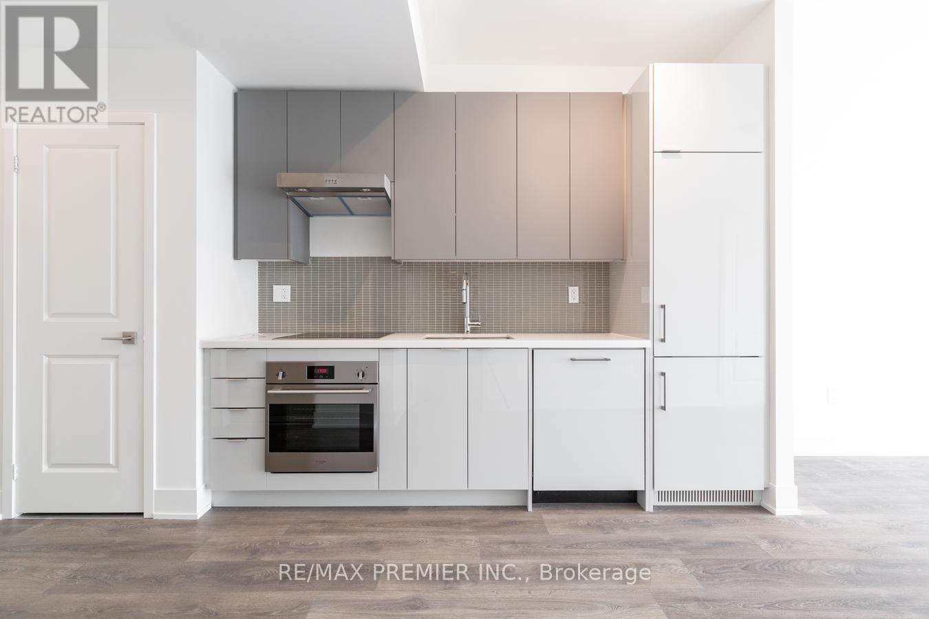 3606 - 2916 Highway 7, Vaughan, ON - Indoor Photo Showing Kitchen