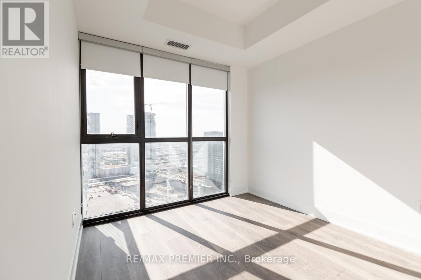 3606 - 2916 Highway 7, Vaughan, ON - Indoor Photo Showing Other Room