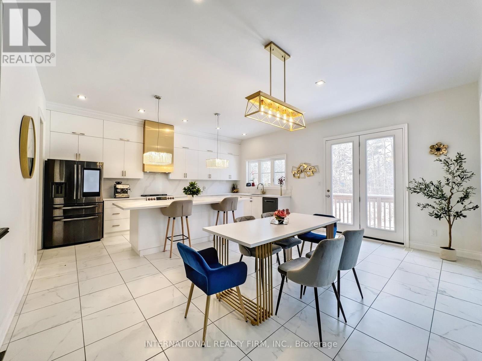 150 Cannes Avenue, Vaughan, ON - Indoor Photo Showing Dining Room