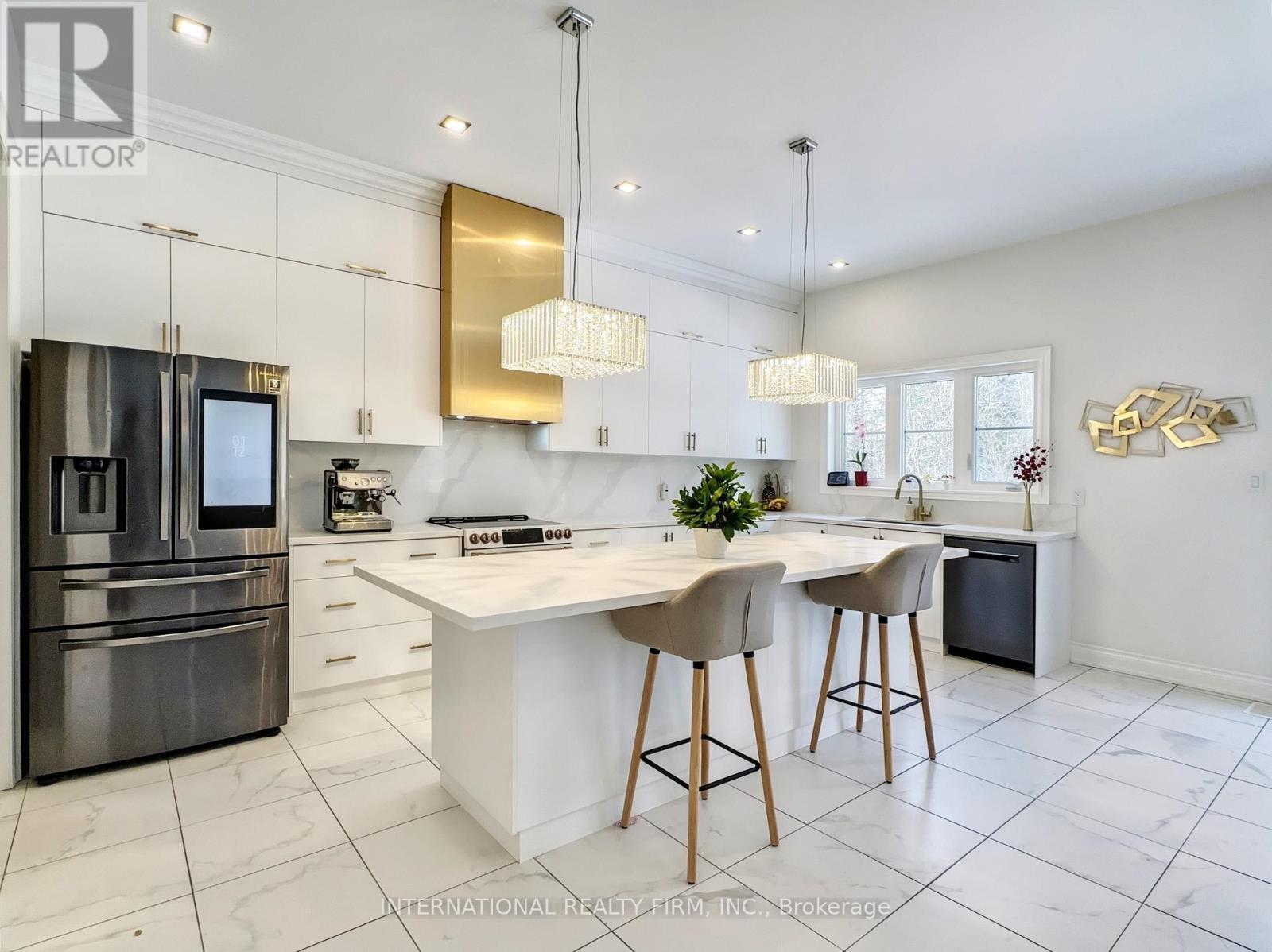 150 Cannes Avenue, Vaughan, ON - Indoor Photo Showing Kitchen With Upgraded Kitchen