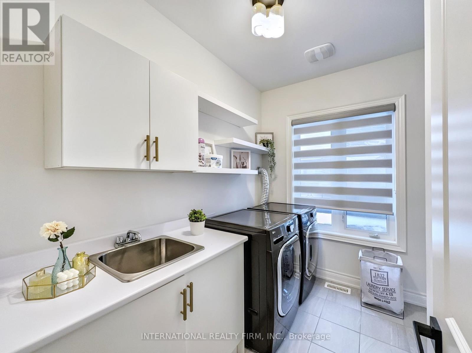 150 Cannes Avenue, Vaughan, ON - Indoor Photo Showing Laundry Room