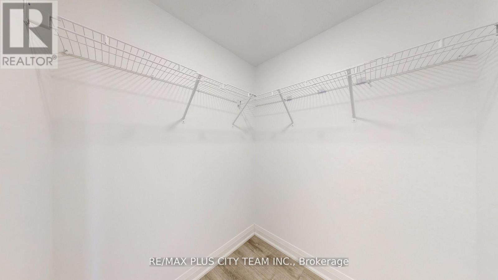 517 - 10 Gibbs Road, Toronto, ON - Indoor With Storage