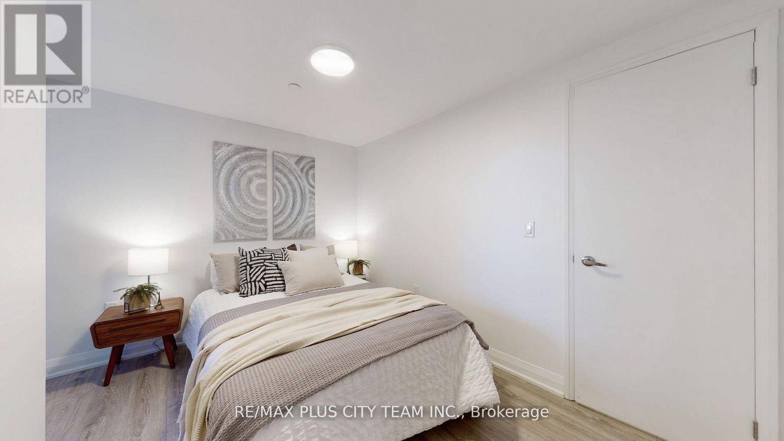 517 - 10 Gibbs Road, Toronto, ON - Indoor Photo Showing Bedroom