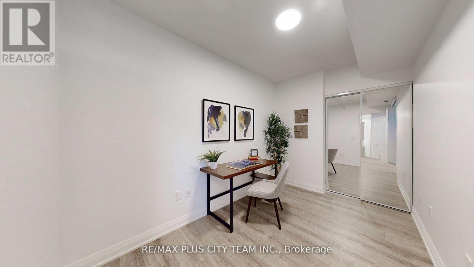 517 - 10 Gibbs Road, Toronto, ON - Indoor Photo Showing Other Room