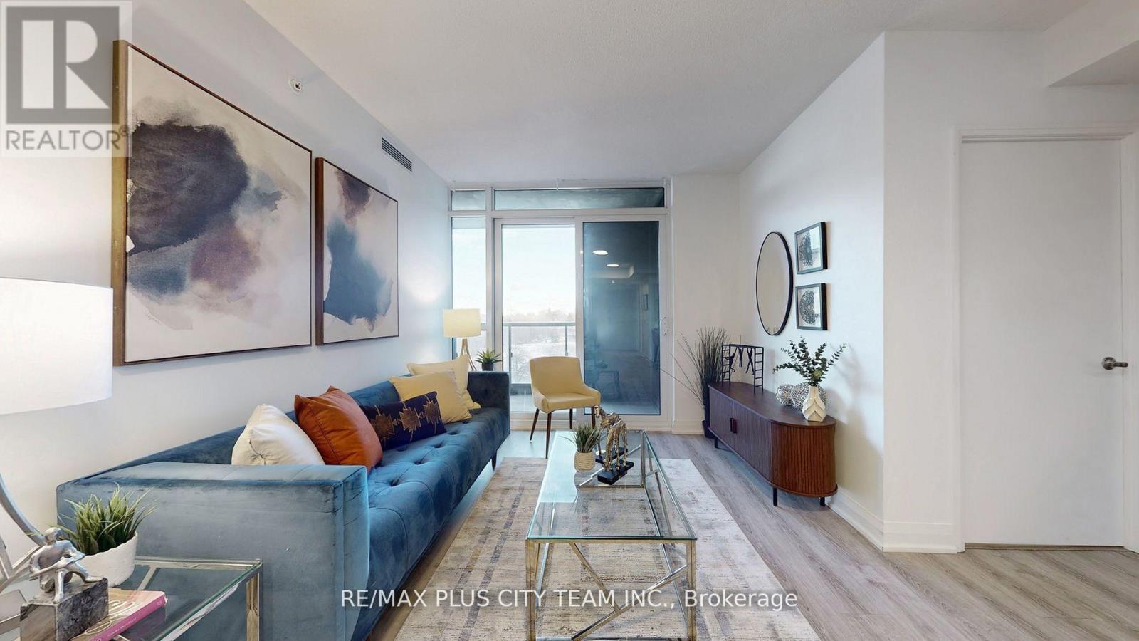 517 - 10 Gibbs Road, Toronto, ON - Indoor Photo Showing Living Room