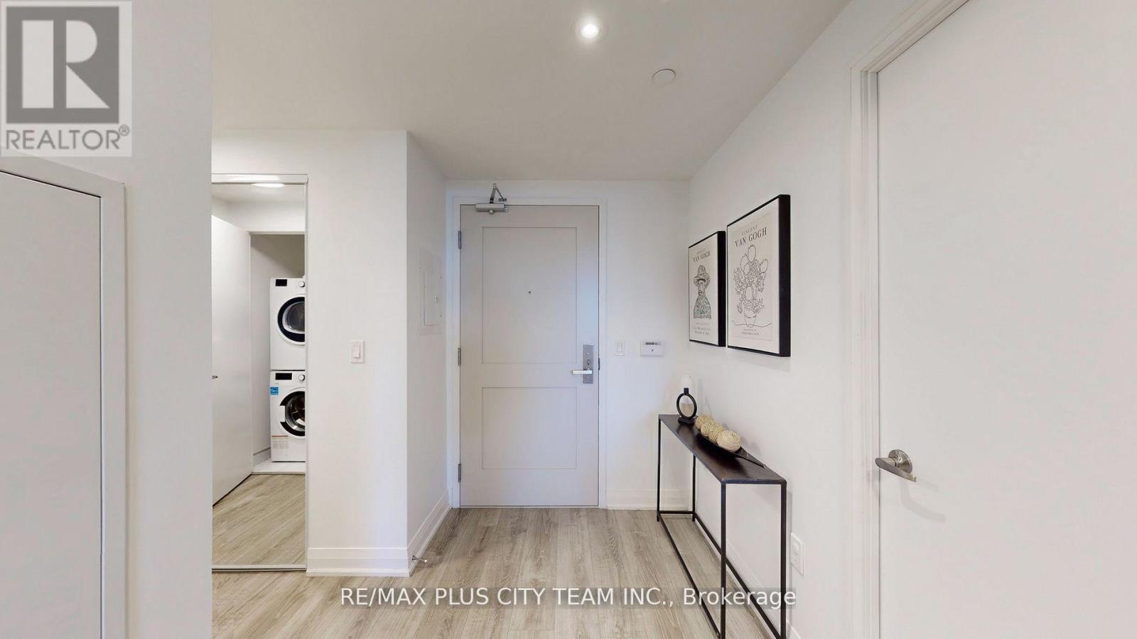 517 - 10 Gibbs Road, Toronto, ON - Indoor Photo Showing Other Room