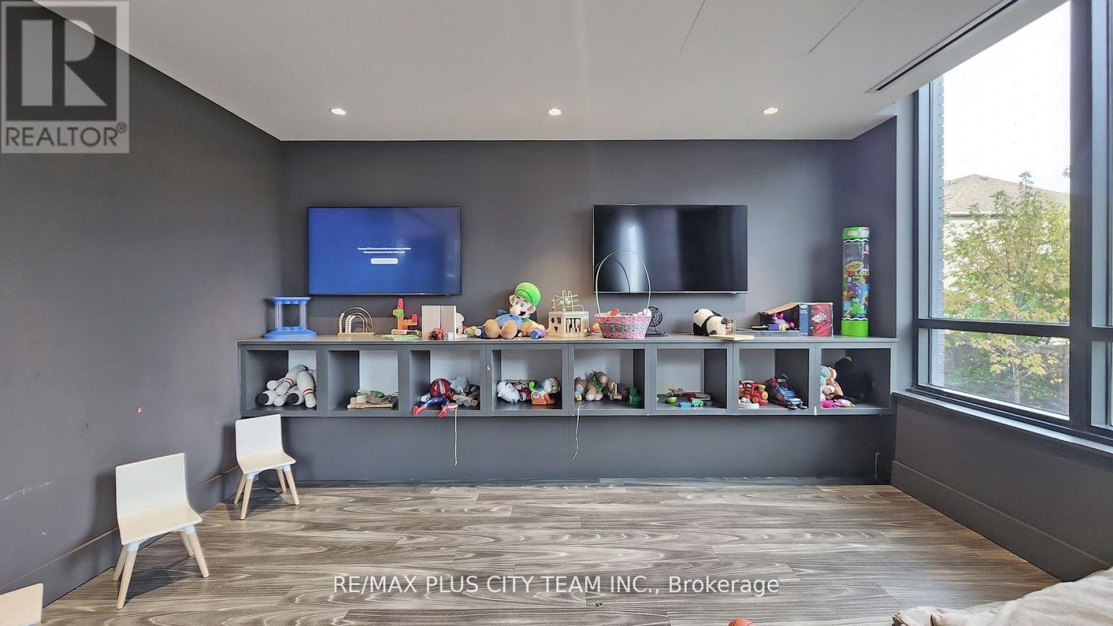 517 - 10 Gibbs Road, Toronto, ON - Indoor Photo Showing Other Room