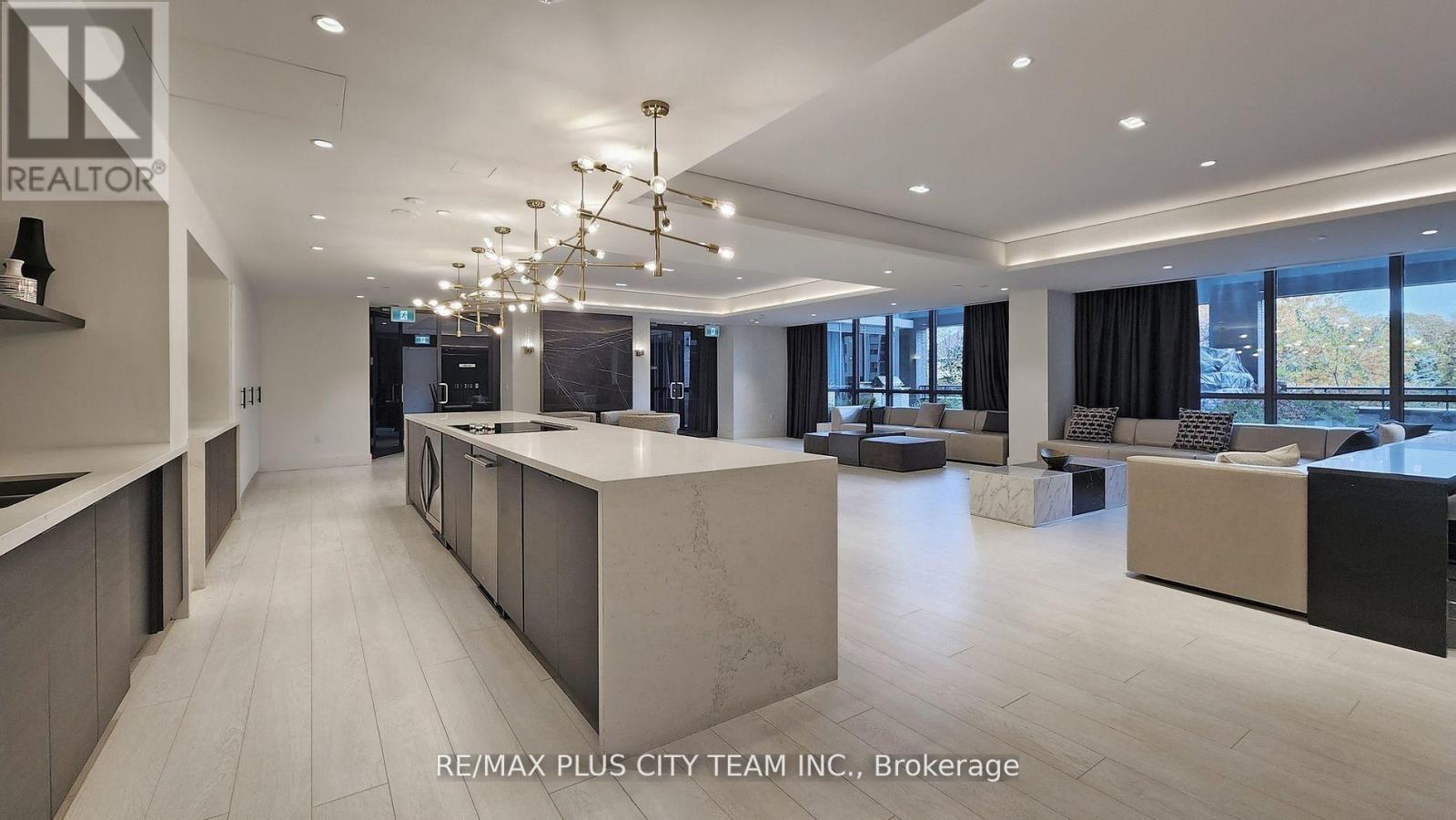 517 - 10 Gibbs Road, Toronto, ON - Indoor