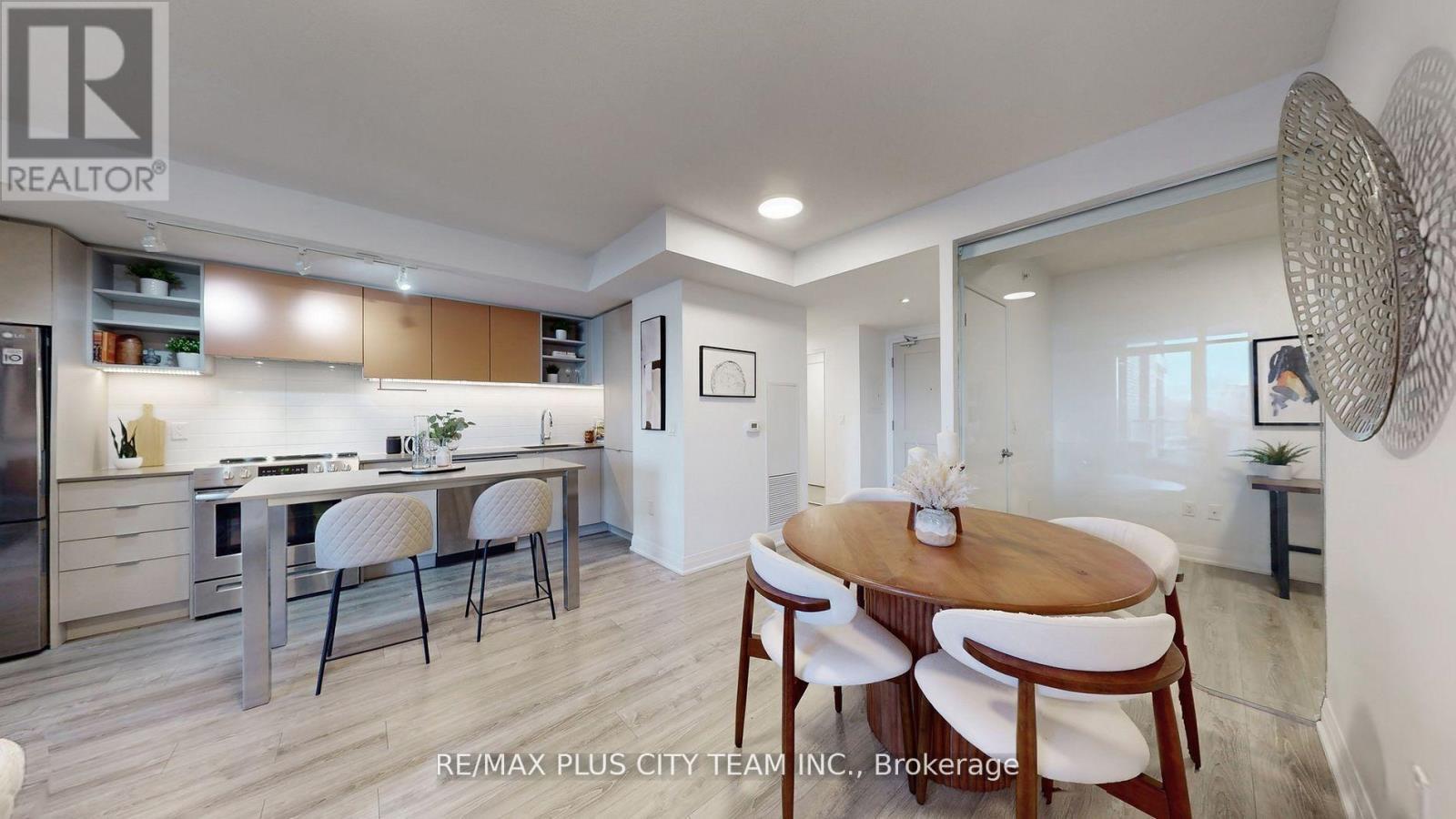517 - 10 Gibbs Road, Toronto, ON - Indoor Photo Showing Dining Room
