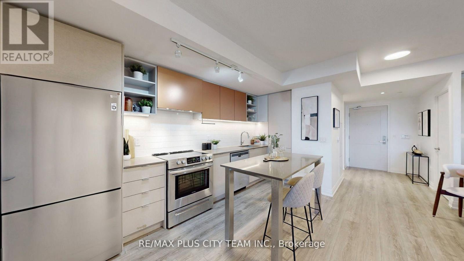 517 - 10 Gibbs Road, Toronto, ON - Indoor Photo Showing Kitchen With Upgraded Kitchen