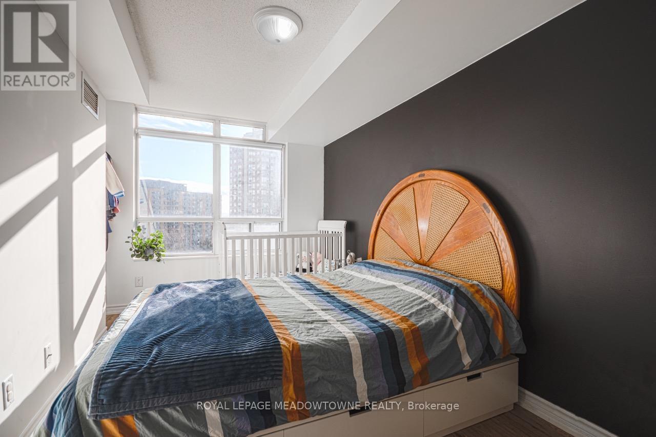 927 - 3888 Duke Of York Boulevard, Mississauga, ON - Indoor Photo Showing Bedroom