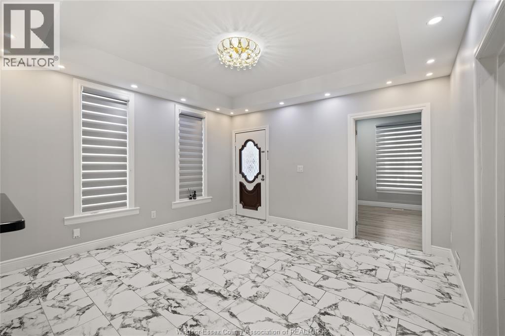 811 Langlois Avenue, Windsor, ON - Indoor Photo Showing Other Room