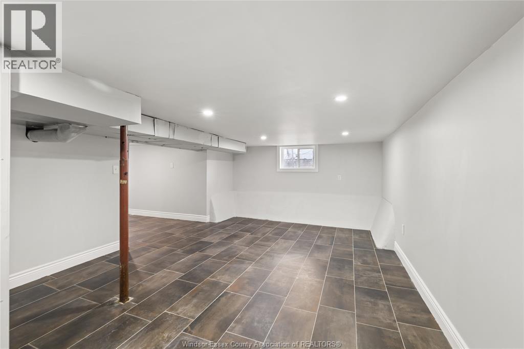 811 Langlois Avenue, Windsor, ON - Indoor