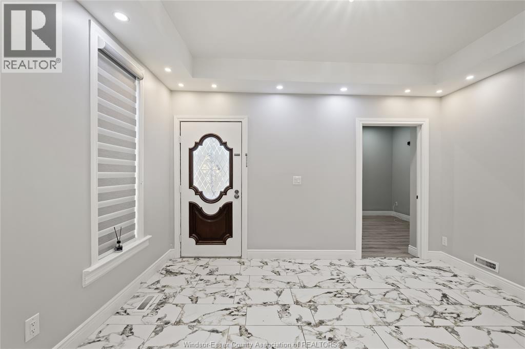 811 Langlois Avenue, Windsor, ON - Indoor Photo Showing Other Room