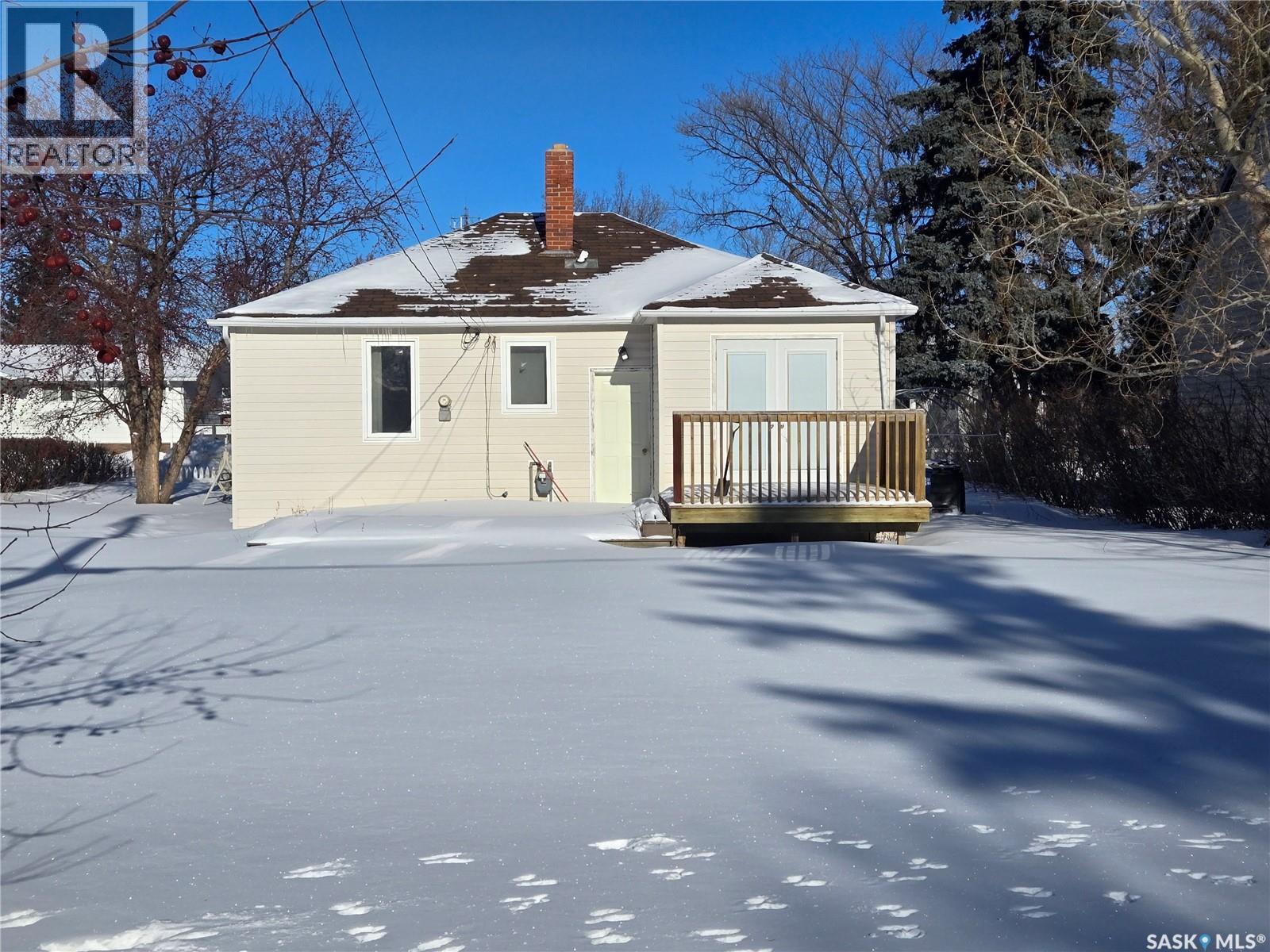 603 3Rd Street, Kipling, SK - Outdoor