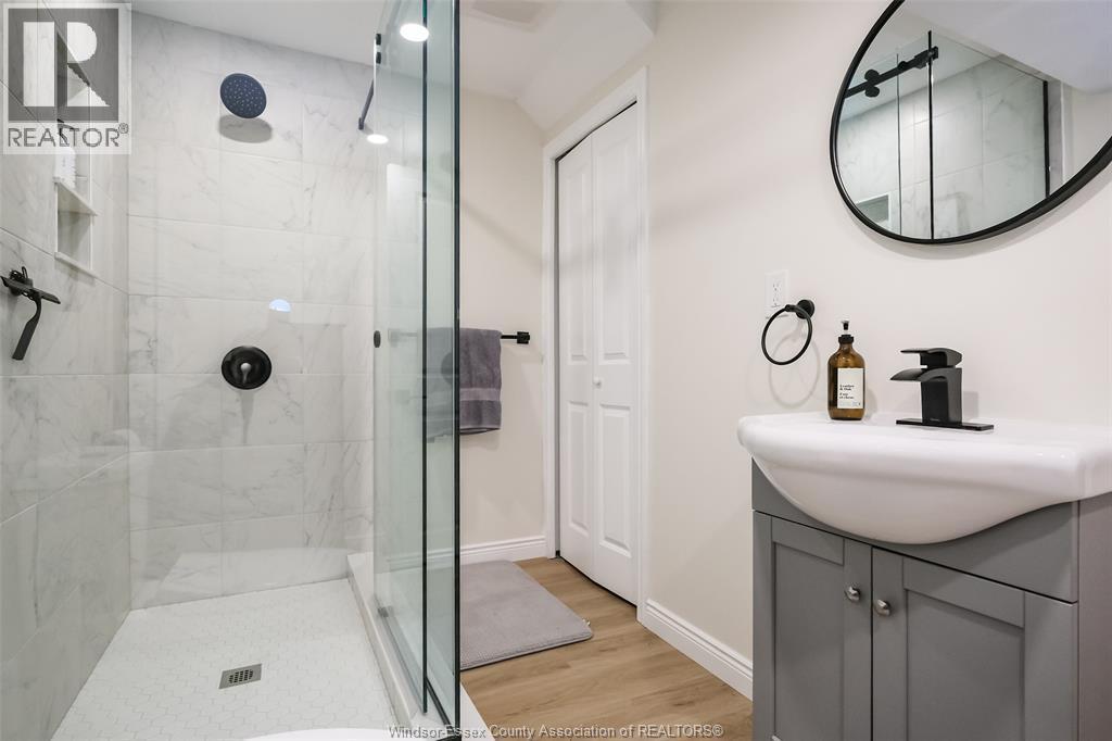 1013 Treverton, Windsor, ON - Indoor Photo Showing Bathroom