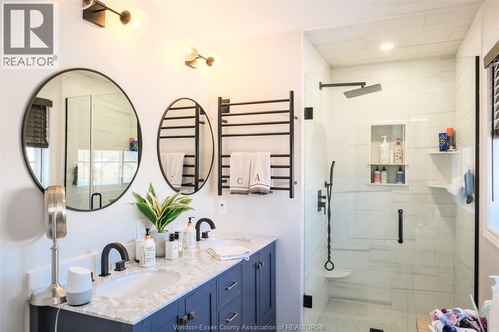 1013 Treverton, Windsor, ON - Indoor Photo Showing Bathroom