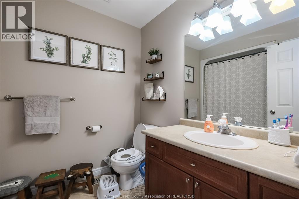 1013 Treverton, Windsor, ON - Indoor Photo Showing Bathroom
