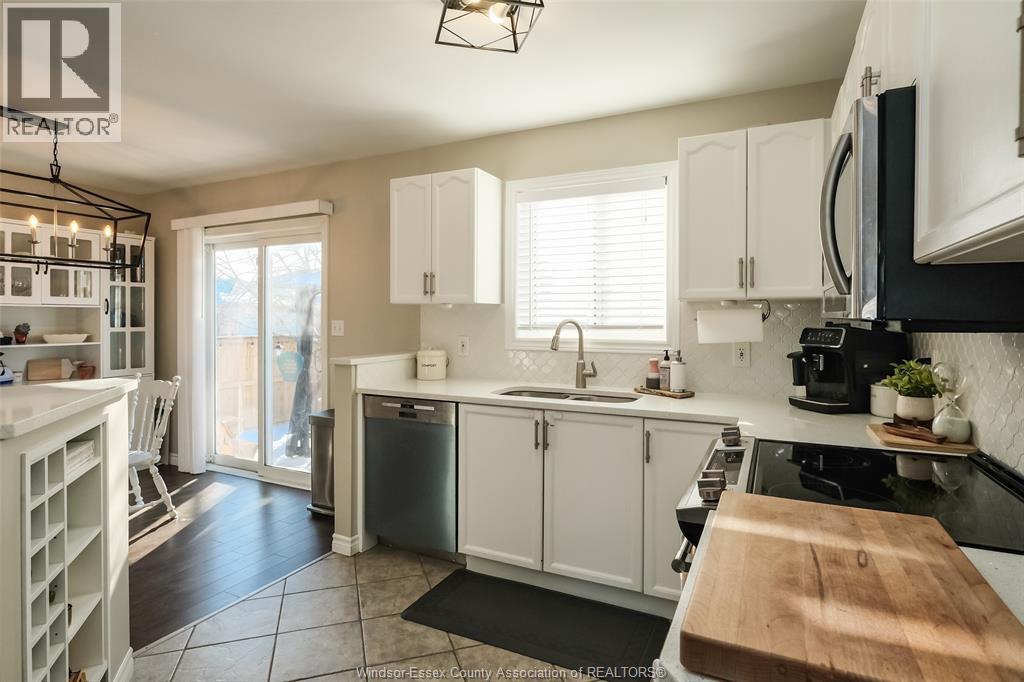 1013 Treverton, Windsor, ON - Indoor Photo Showing Kitchen With Double Sink