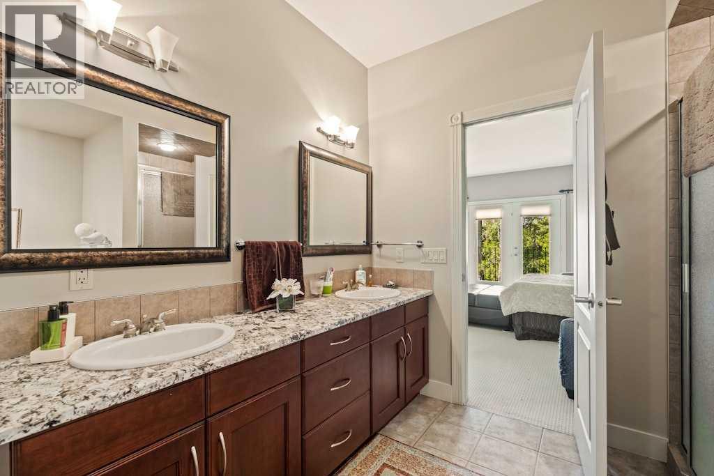 2421 Erlton Street Sw, Calgary, AB - Indoor Photo Showing Bathroom
