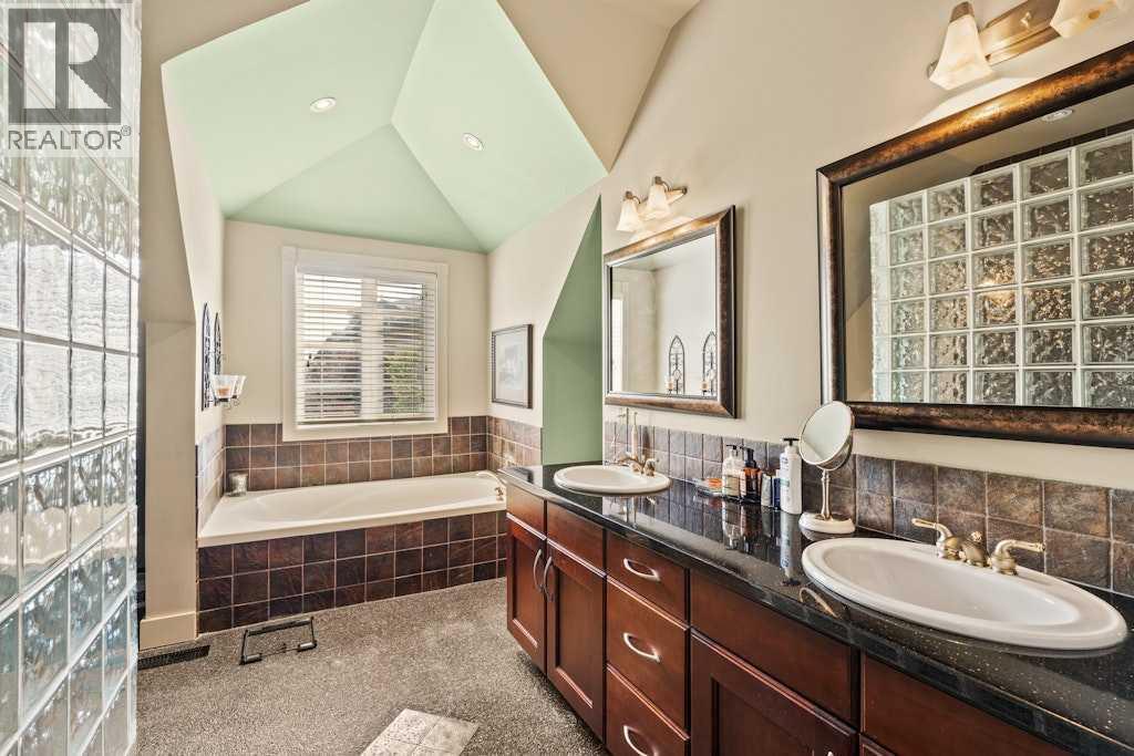 2421 Erlton Street Sw, Calgary, AB - Indoor Photo Showing Bathroom