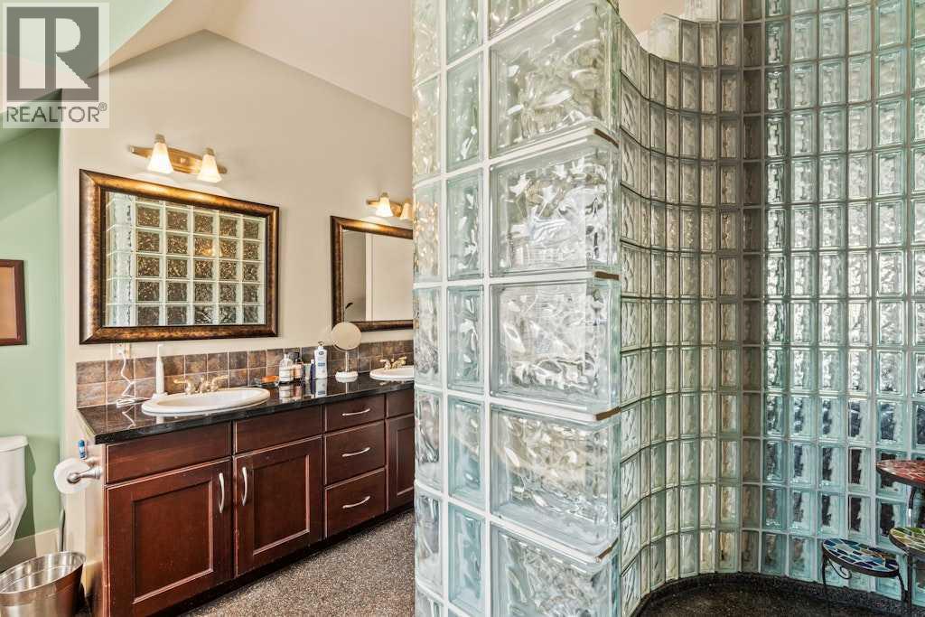 2421 Erlton Street Sw, Calgary, AB - Indoor Photo Showing Bathroom