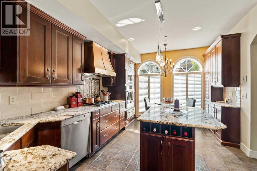 2421 Erlton Street Sw, Calgary, AB - Indoor Photo Showing Kitchen With Upgraded Kitchen