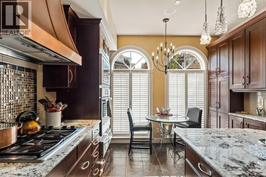 2421 Erlton Street Sw, Calgary, AB - Indoor Photo Showing Other Room