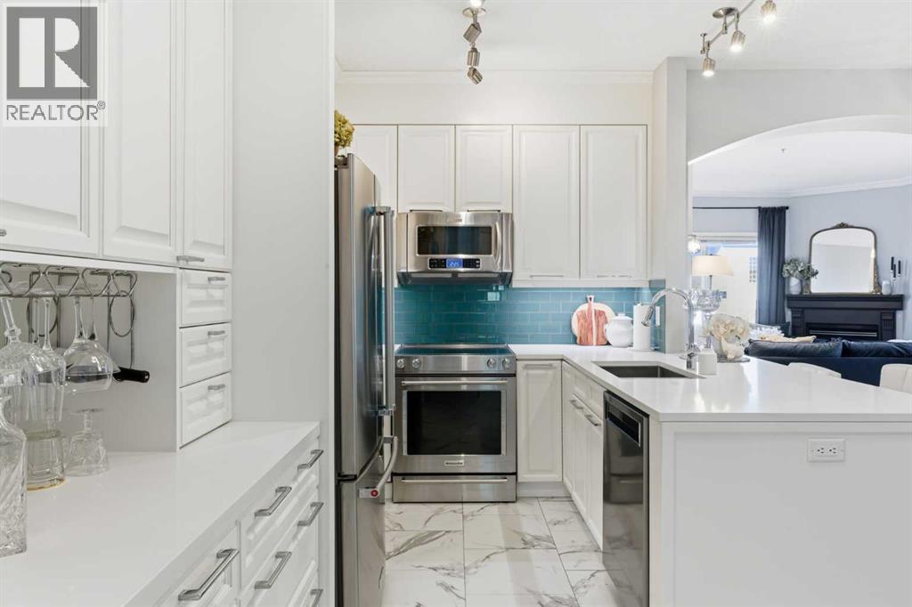404, 881 15 Avenue Sw, Calgary, AB - Indoor Photo Showing Kitchen With Stainless Steel Kitchen With Upgraded Kitchen