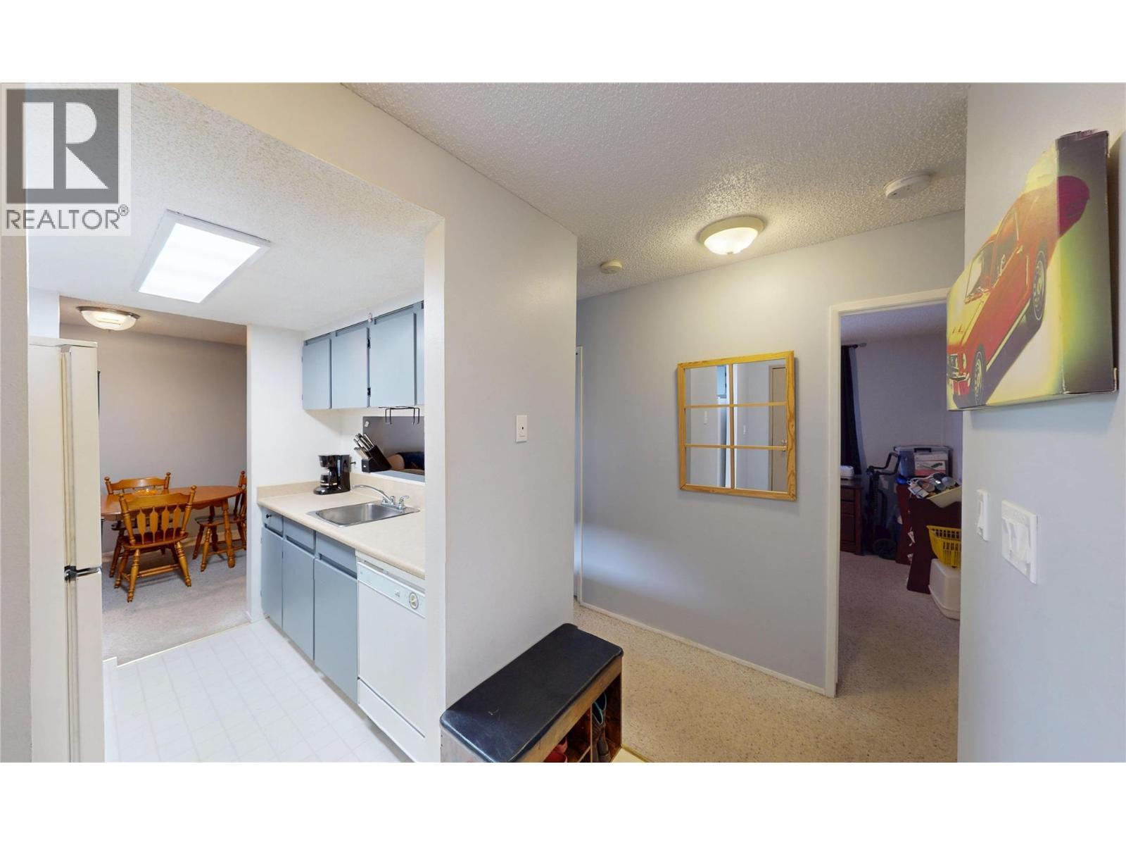 105A 1802 Alpine Drive, Elkford, BC - Indoor Photo Showing Kitchen