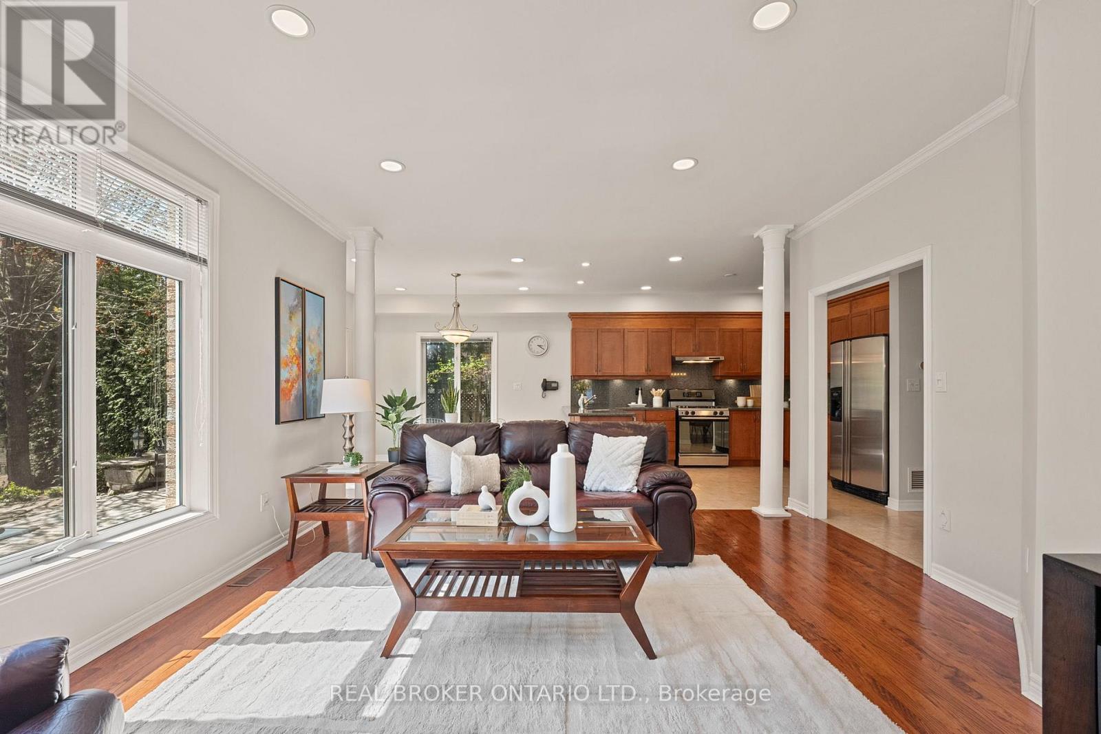 58 Calera Crescent, Vaughan, ON - Indoor Photo Showing Living Room