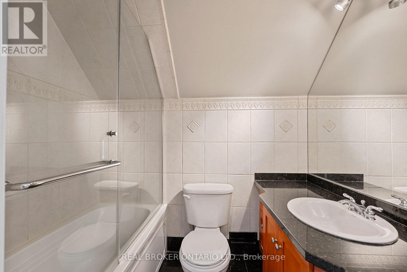 58 Calera Crescent, Vaughan, ON - Indoor Photo Showing Bathroom