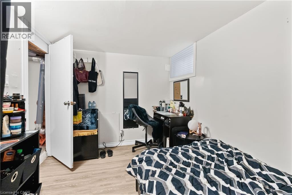 33 Cline Avenue N, Hamilton, ON - Indoor Photo Showing Bedroom