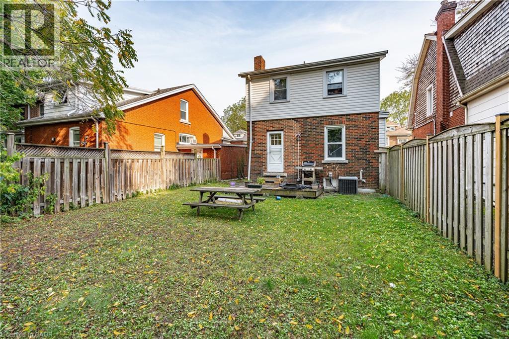 33 Cline Avenue N, Hamilton, ON - Outdoor