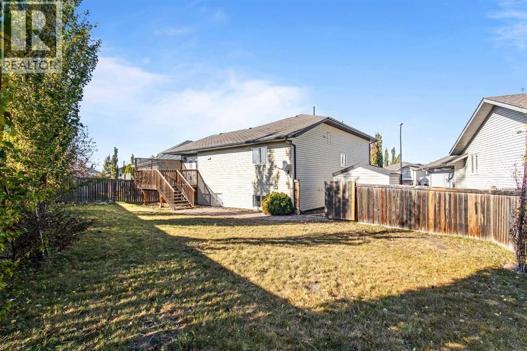 5105 21 Street Close, Lloydminster, AB - Outdoor