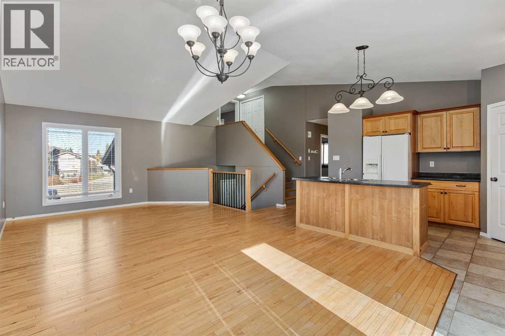 5105 21 Street Close, Lloydminster, AB - Indoor Photo Showing Kitchen