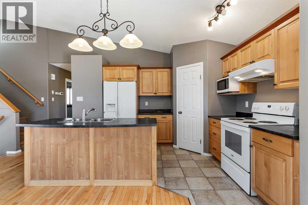 5105 21 Street Close, Lloydminster, AB - Indoor Photo Showing Kitchen