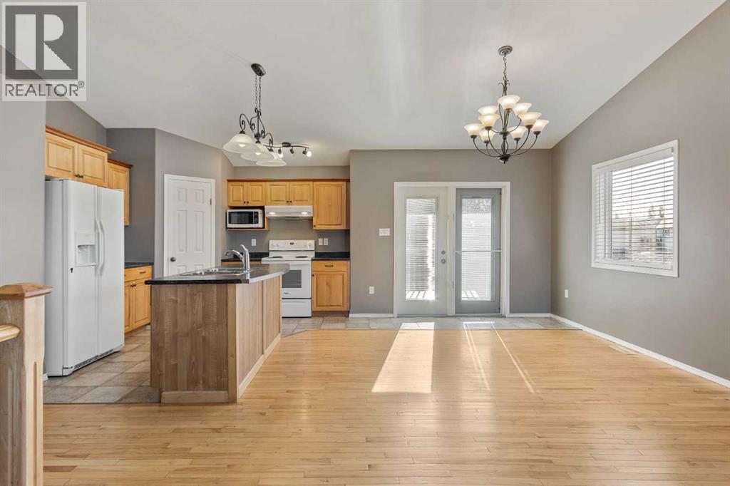 5105 21 Street Close, Lloydminster, AB - Indoor Photo Showing Kitchen